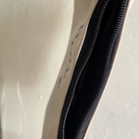 PRAYING handbag “I don’t care” - Picture 4 of 7